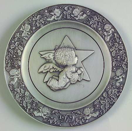 Little Gallery Christmas Plate by Hallmark Gold Crown