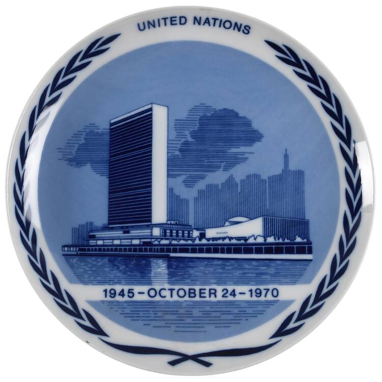 Hutschenreuther Plates United Nations-25 Years - No Box