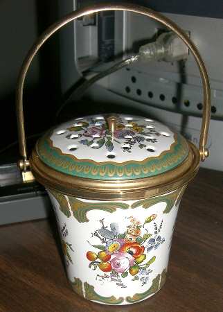 Halcyon Days Giftware Rose Potpourri Box - Boxed