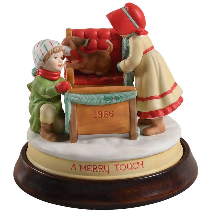Holly Hobbie Christmas Figurine A Merry Touch - With Box Bx1986