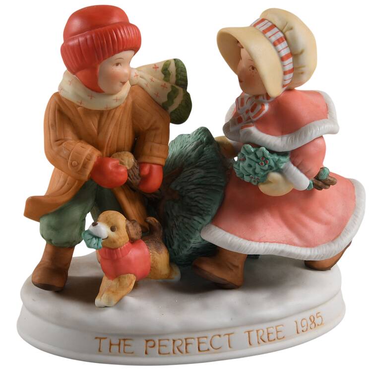 Holly Hobbie Christmas Figurine The Perfect Tree - With Box Bx1985