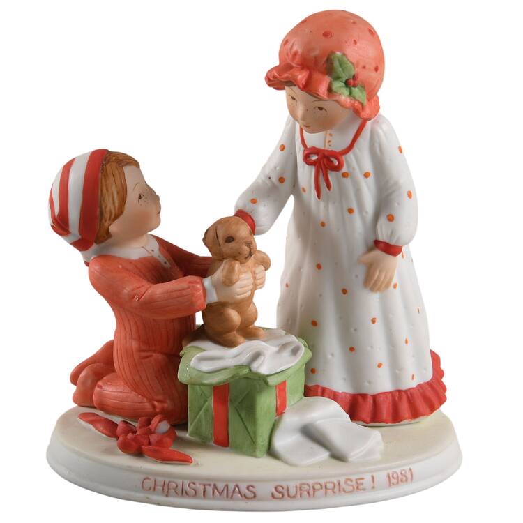 Holly Hobbie Christmas Figurine Christmas Surprise - With Box Bx1981