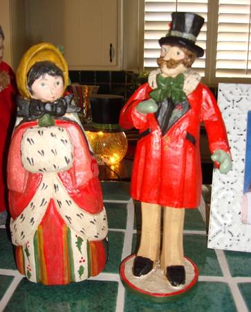 House of Hatten Christmas Figurine Christmas Carolers-Set Of 2 - Boxed