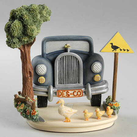 Halt! Hummelscape-Duck Crossing - Boxed