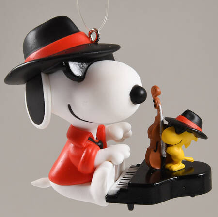 Spotlight on Snoopy 2022-Jazzy, Snazzy Friends - Boxed