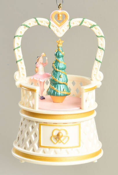 Treasures & Dreams 2005- #4 Jewelry Box Carol - Boxed