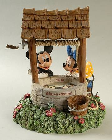 Disney by Hallmark Gold Crown