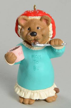 Mom To Be by Hallmark Gold Crown