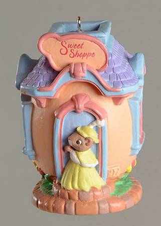 Apple Blossom Lane by Hallmark Gold Crown