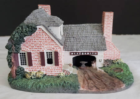Stonefield Valley The Village Smithy - Boxed