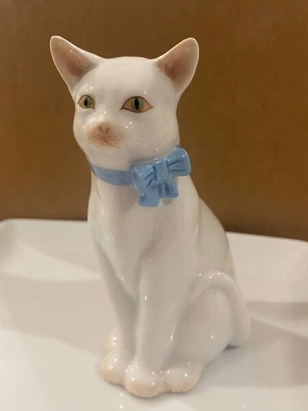 Cats Cat With Bow-White/Blue Bow - No Box