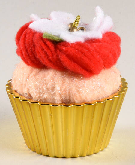 Christmas Cupcakes by Hallmark Gold Crown