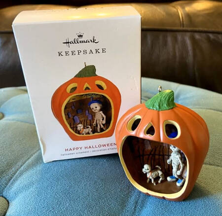 Happy Halloween 2019 #7 Skeletons - Boxed