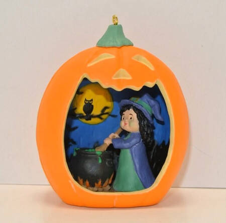 Happy Halloween 2022 #10 Witch With Cauldron - Boxed