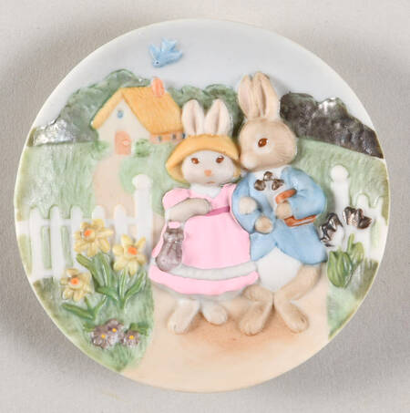Spring Collection by Hallmark Gold Crown