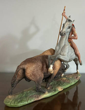 Ispanky Figurines The Hunt-Decorated - No Box