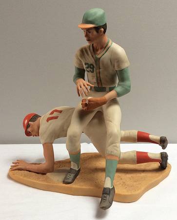 Ispanky Figurines Second Base - No Box