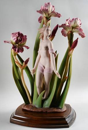 Ispanky Figurines Serene Highness - No Box
