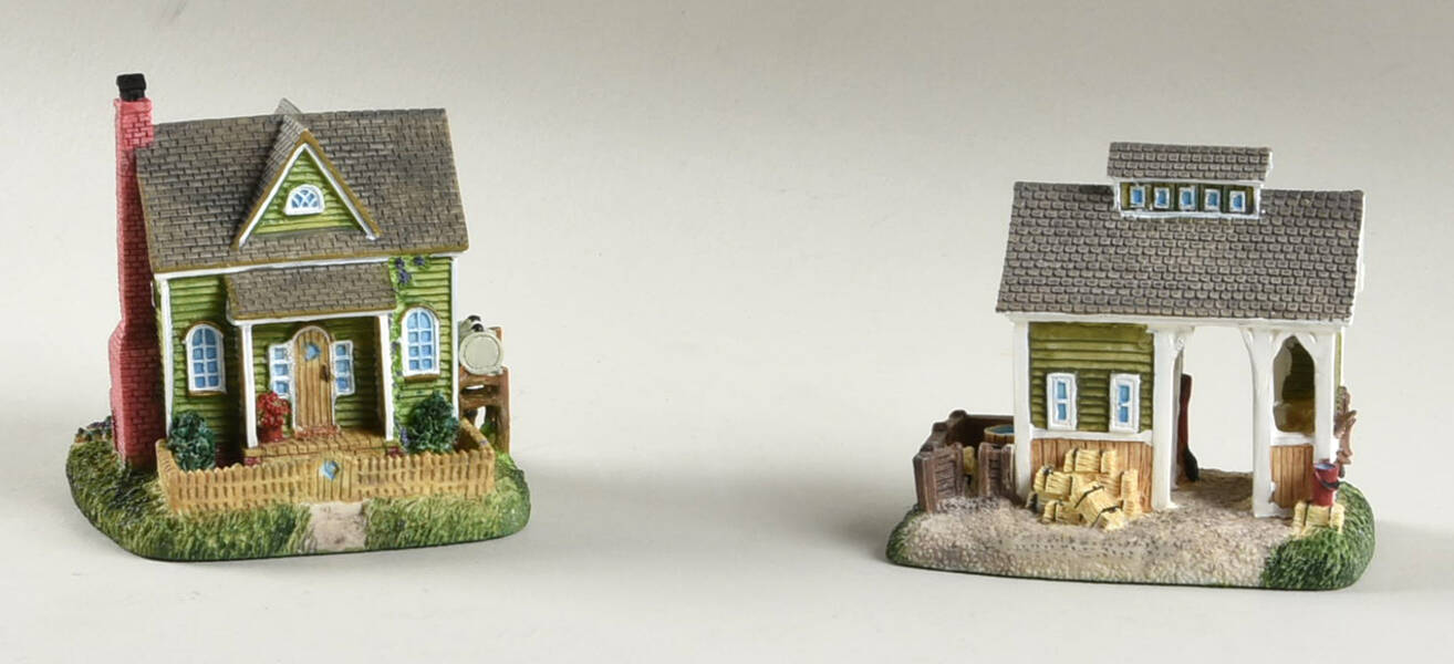 Liberty Falls Hillside Farm/Cow Barn - Boxed