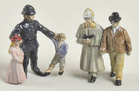 London by Gaslight Policeman, Holmes & Daphne - No Box