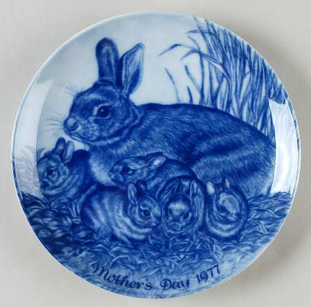 Mother's Day Plate Mother Rabbit With Young - Boxed