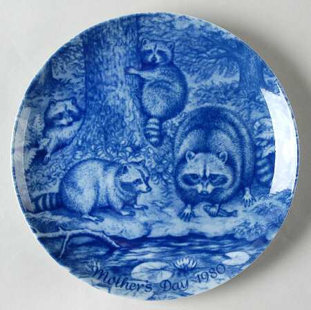 Mother's Day Plate Raccoon Family - Boxed