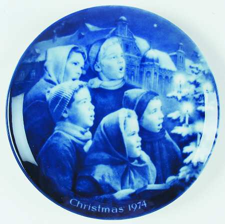 Kaiser Christmas Plate Christmas Carolers - Boxed