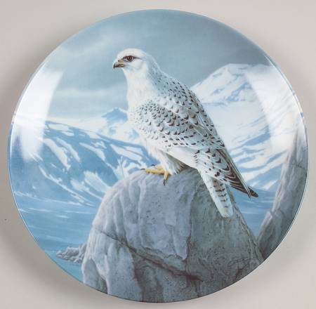 Majestic Birds of North America The White Gyrfalcon - Boxed