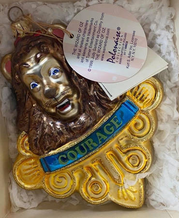 Wizard of Oz-Polonaise Cowardly Lion W/ Badge Of Courage - Boxed