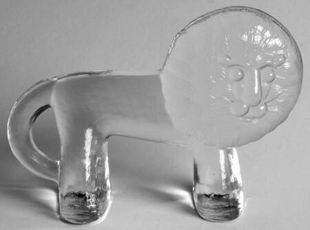Kosta Boda Figurines Lion-Small - Boxed