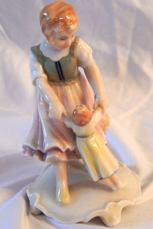 Karl Ens Figurine Sisters - No Box