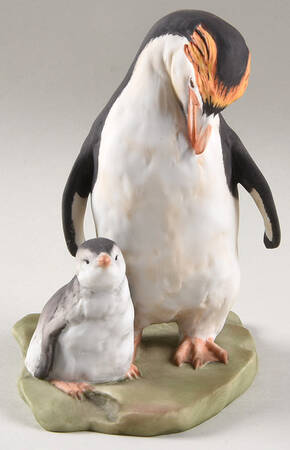Birds Penguin W/ Baby (Color Bisque) - Boxed