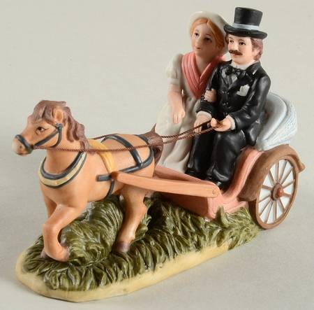 Colonial Village Couple On Coach - Boxed