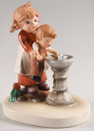 Lefton Figurines Girl Picking Boy Up At Fountain - No Box