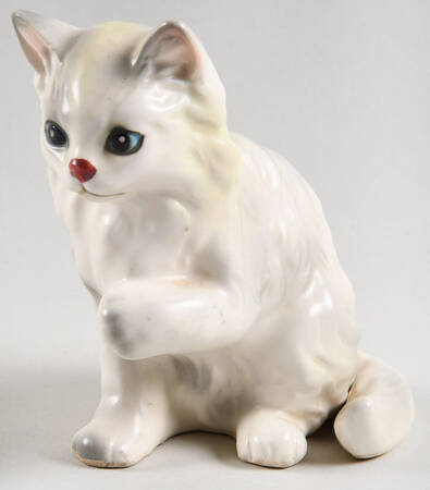 Lefton Figurines Cat With Paw Up - Bx527 With Box
