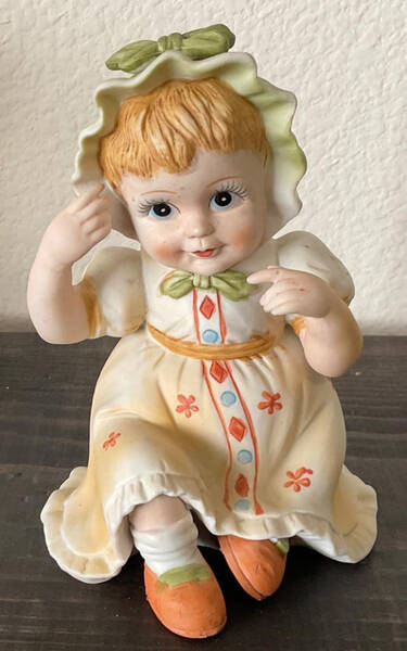 Lefton Figurines Country Farm Girl-Yellow Dress - With Box-Bx563