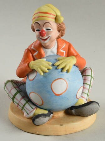 Lefton Figurines Clown Sitting With A Ball - Boxed