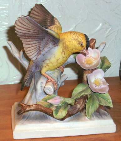 Lefton Figurines Goldfinch - With Box Bx348