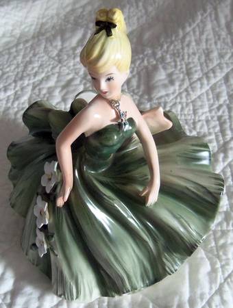 Lefton Figurines Lefton Lady Figurine - With Box
