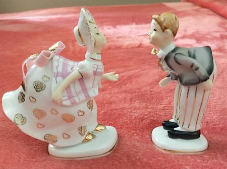 Lefton Figurines Kissing Couple (Set Of Two) - No Box