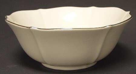 Giftware 9" Footed Bowl