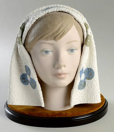 Busts Girl's Head - With Box