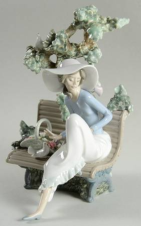 Elegant Ladies Sunday In The Park - Boxed