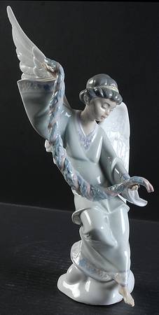 Angels and Cherubs Angel With Garland - Boxed