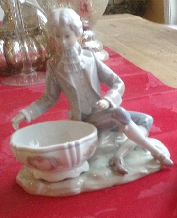 Lladro Jewelry Dishes Boy - With Box