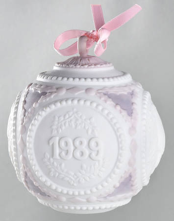 Annual Ball Ornament 1989-L5656m - Boxed
