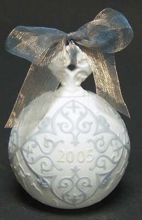 Annual Ball Ornament 2005-L8184m - Boxed