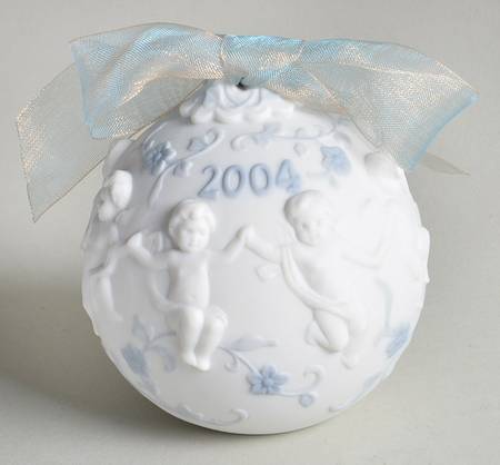 Annual Ball Ornament 2004-L6736m - Boxed