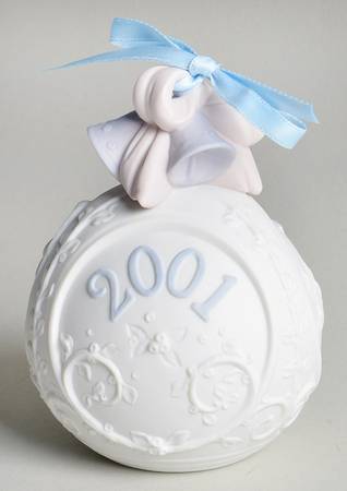 Annual Ball Ornament 2001-6717 Matte - No Box