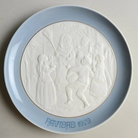 Annual Christmas Plate Christmas Snow Dance - No Box